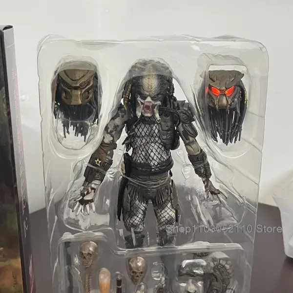NECA Elder Predator Figure with LED Predator VS Alien - Image 6