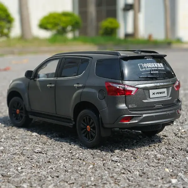1:18 ISUZU MU-X Alloy Off-road Vehicle Model - Image 4