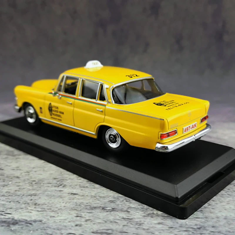 Mercedes Benz 200D Taxi Diecast Model 1/43 5 Mercedes Benz 200D Taxi Diecast Model 1/43 - Image 5