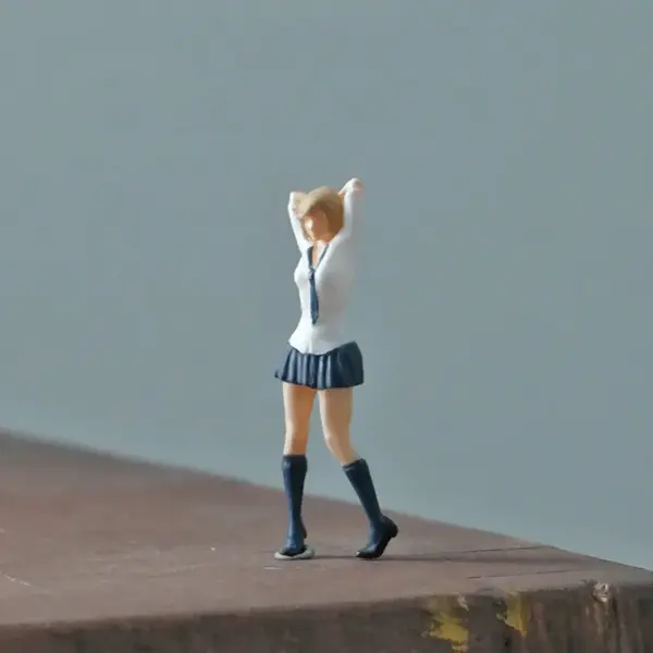 1/64 Resin Miniature Girl Figurine for Photography - Image 2
