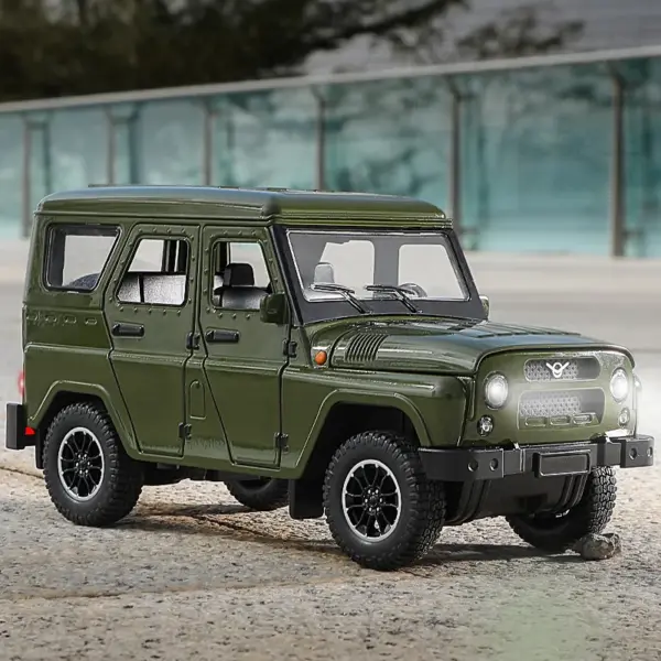 1:18 Russia UAZ Hunter Off-Road Diecast SUV Model - Image 8
