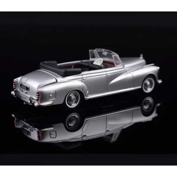 GFCC 1:64 Alloy Car Model 300D Convertible - Image 5