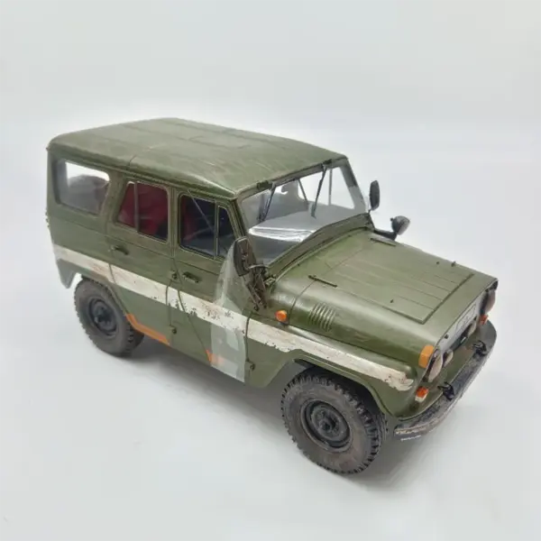 Desert Escape Classic Jeep Diecast Model - Image 6