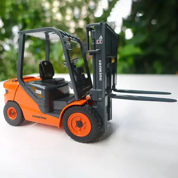Welly 1/35 Diecast Forklift Model LG30DT - Image 3
