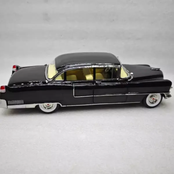 1955 Cadillac Fleetwood Diecast Model 1:18 - Image 5