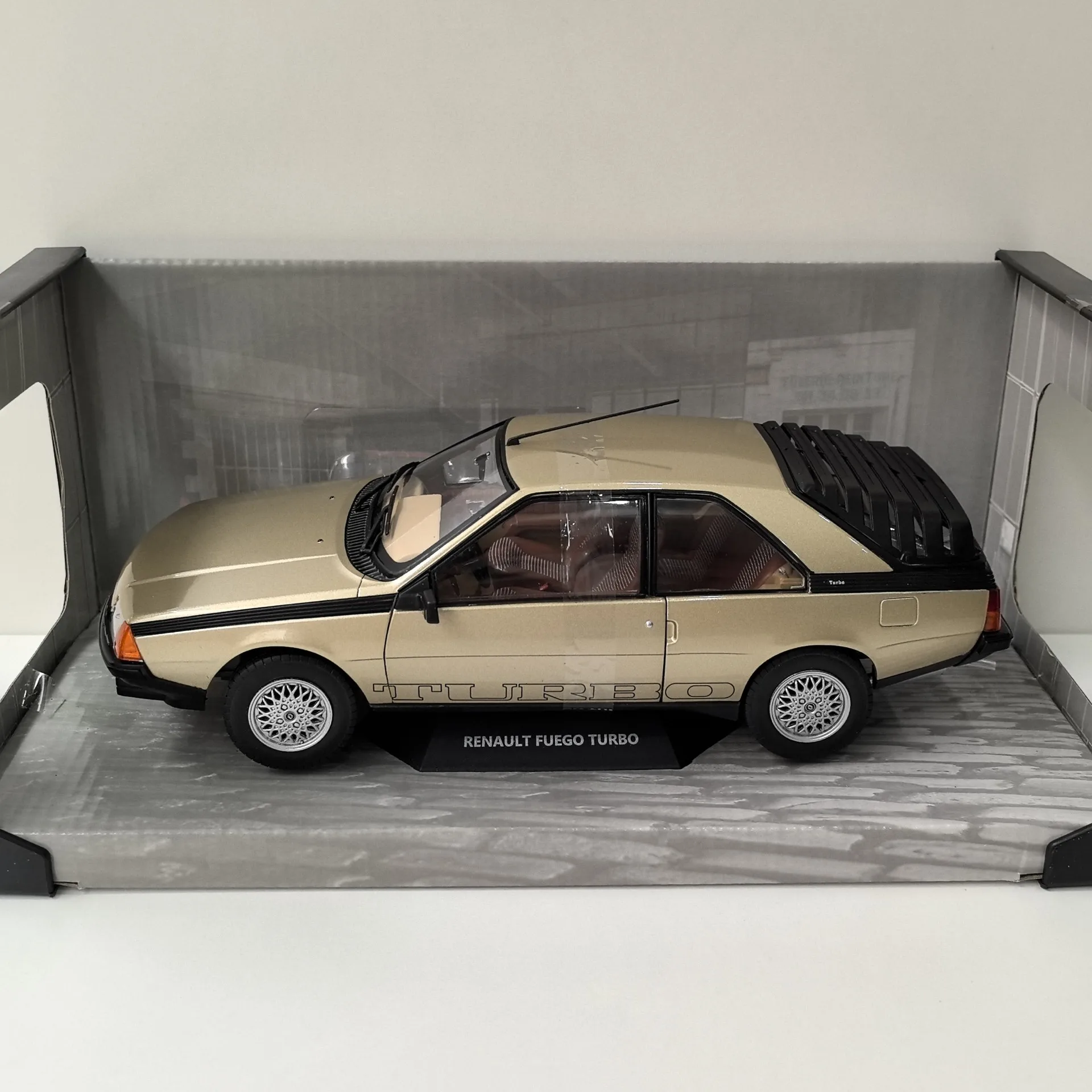 1:18 Scale Welly Fuego Turbo Diecast Car Model 2 1:18 Scale Welly Fuego Turbo Diecast Car Model - Image 2