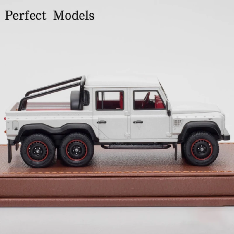 1:43 Land Rover Defender 6x6 Resin Model Car Collection 3 1:43 Land Rover Defender 6x6 Resin Model Car Collection - Image 3