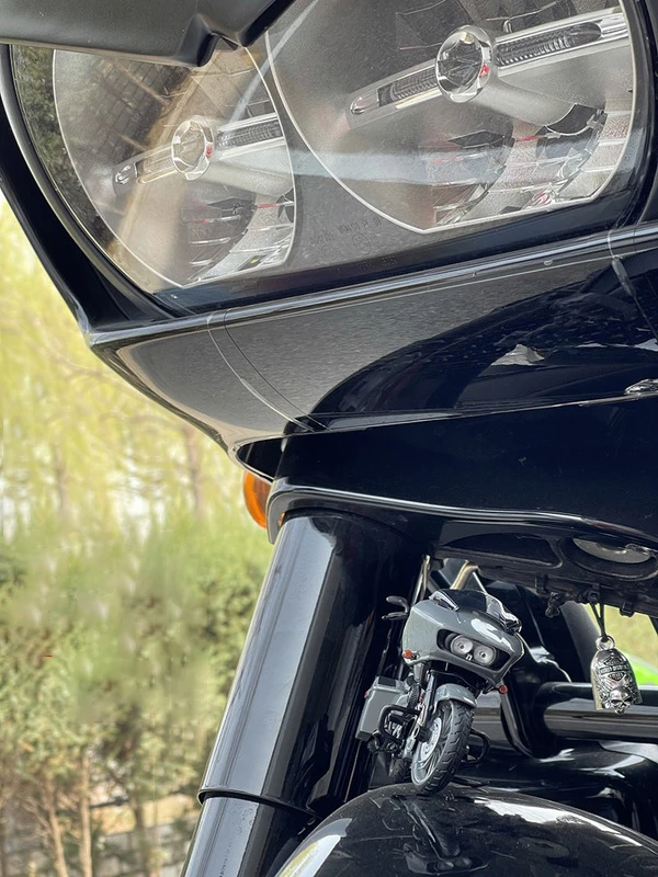 Maisto 1/18 Harley Davidson 2018 CVO Motorcycle Model 4 Maisto 1/18 Harley Davidson 2018 CVO Motorcycle Model - Image 4