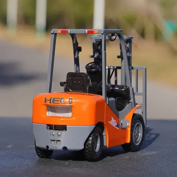 Diecast CPCD30 Forklift Model 1:25 Scale - Image 3