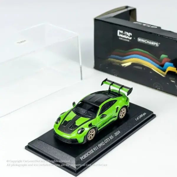 Minichamps Porsche 911 (992) GT3 RS Alloy Model Car - Image 7