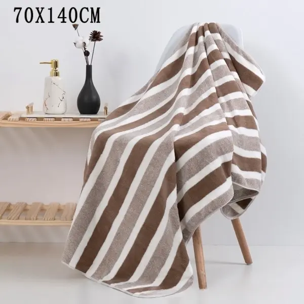 Thickened 70x130cm Super Absorbent Bath Towel in Five Colors - Image 10