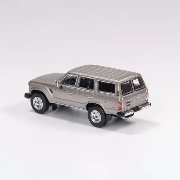 1/64 Scale Alloy Car Model JERRRen - Image 3
