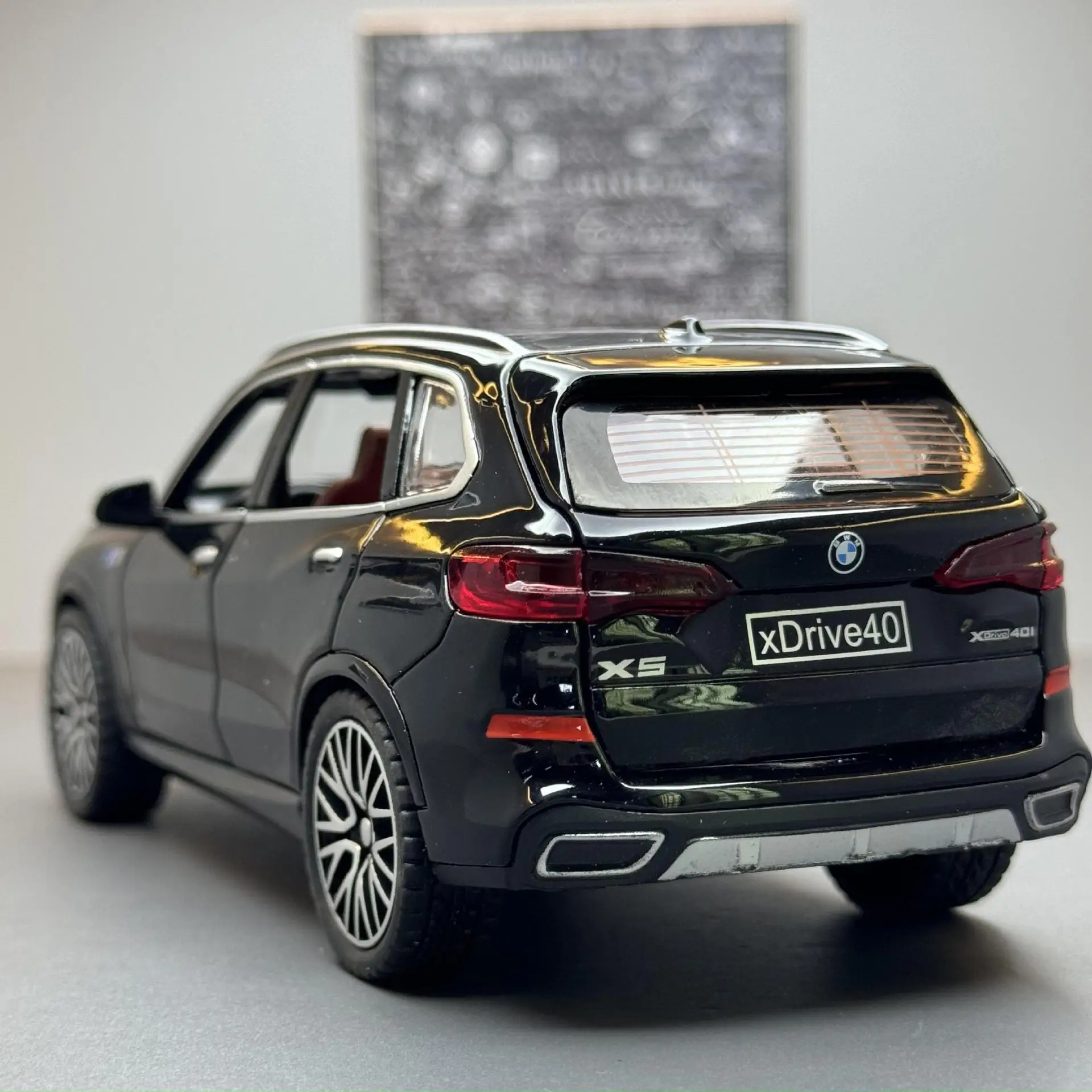 1:32 BMW X5 Alloy Diecast Model Vehicle 3 1:32 BMW X5 Alloy Diecast Model Vehicle - Image 3