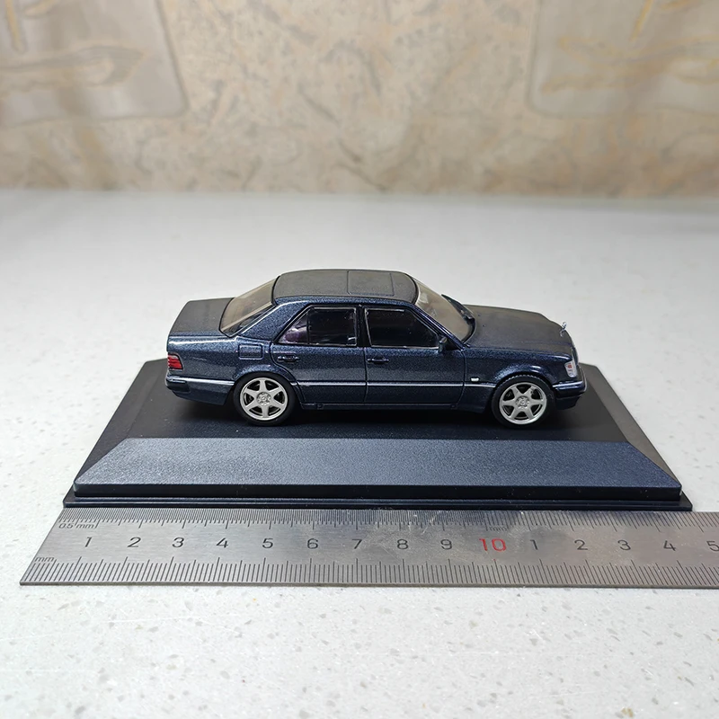 SOLIDO 1/43 Benz E60 W124 E500 Diecast Car Model 4 SOLIDO 1/43 Benz E60 W124 E500 Diecast Car Model - Image 4