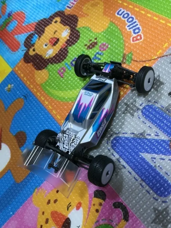Losi 1/24 Micro-B 2WD Off-Road RC Buggy - Image 4