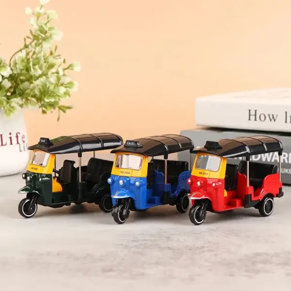India Tuk Tuk Taxi Diecast Model 1:43 Scale - Image 3