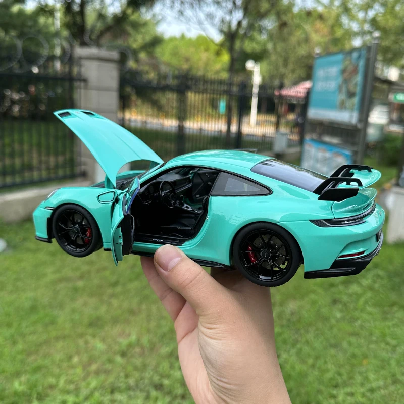 NOREV 1/18 Porsche 911 992 GT3 Model 6 NOREV 1/18 Porsche 911 992 GT3 Model - Image 6