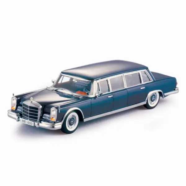 SunStar 1:18 Scale 1966 Pullman Alloy Classic Car Model - Image 6