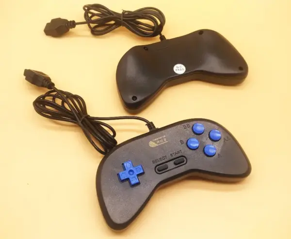 8bit FH-008 Retro AV Game Console with 2 Controllers - Image 4