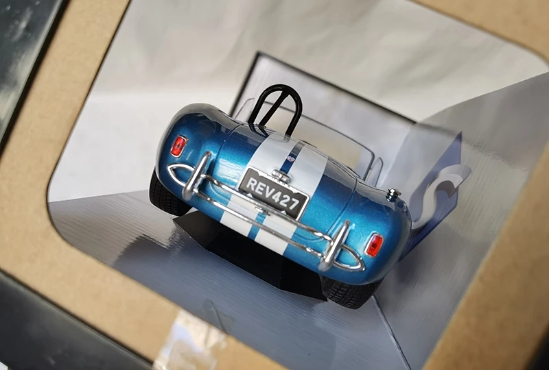 Shelby AC Cobra 427 MKII 1:18 Diecast Model 4 Shelby AC Cobra 427 MKII 1:18 Diecast Model - Image 4