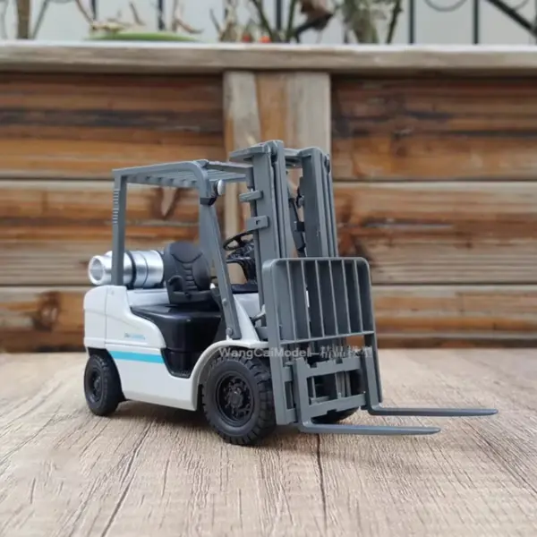 DM Diecast 1:25 Forklift Stacker Mechanical Model - Image 2