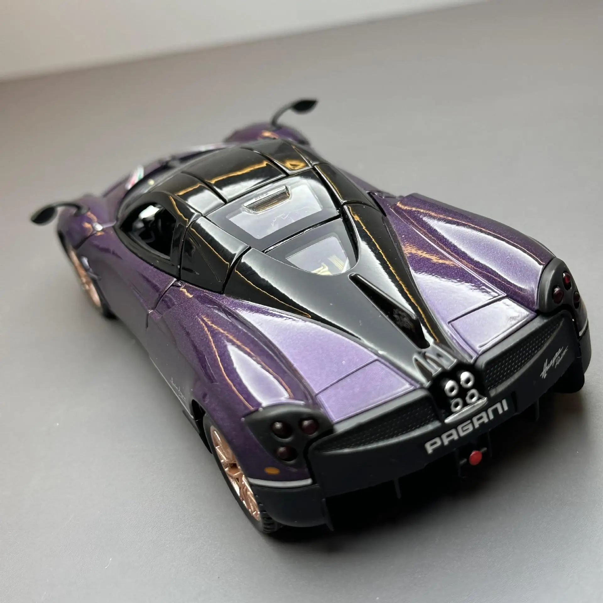 1/32 Pagani Huayra Diecast Model Car Ornament 6 1/32 Pagani Huayra Diecast Model Car Ornament - Image 6