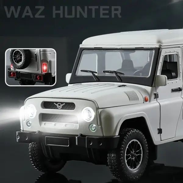 1:18 Russia UAZ Hunter Off-Road Diecast SUV Model - Image 4