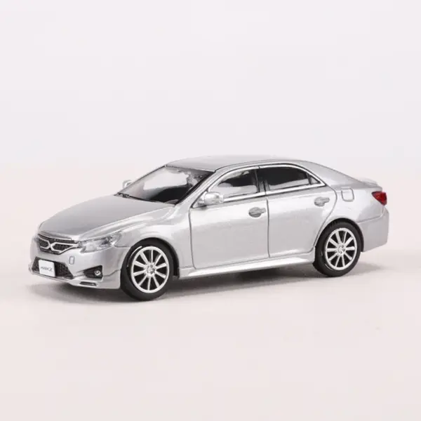 GCD 1:64 REIZ MARK X Diecast Model Car - Image 13