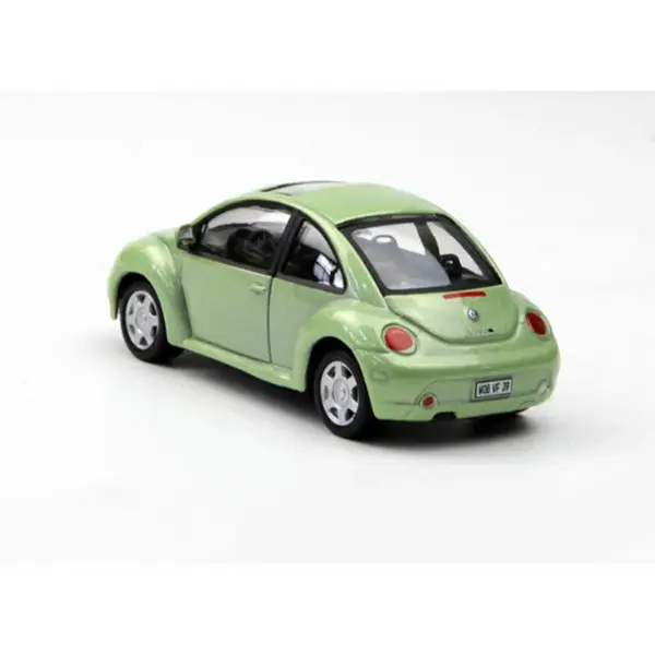 1:43 Green Beetle Classic Alloy Model Car - Image 3