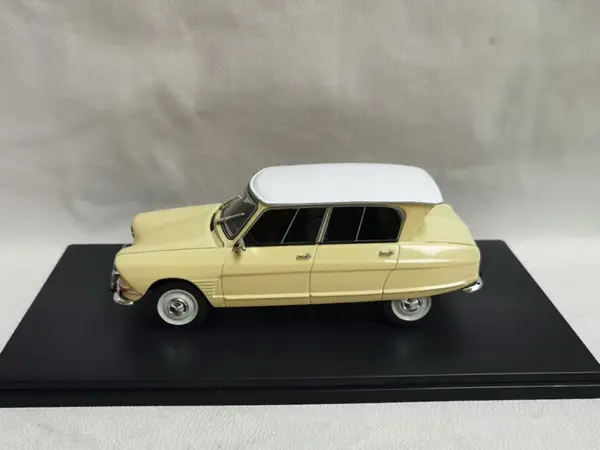 Diecast CITROEN AMI 6 Model Car 1:24 Scale - Image 2