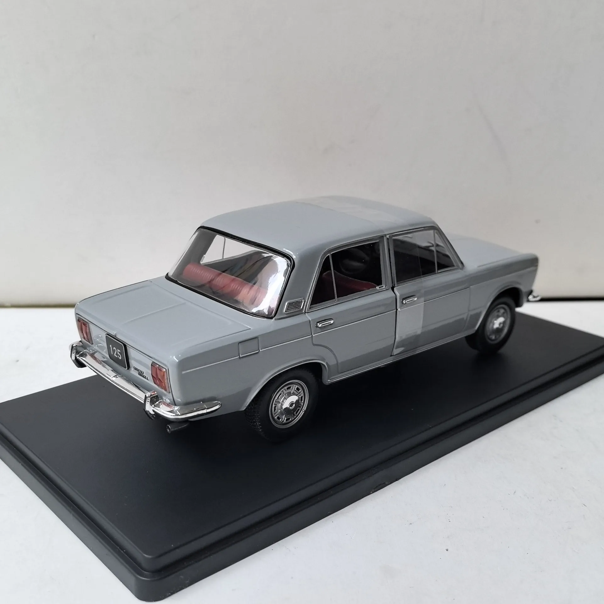 Diecast 1:24 FIAT 125 SPECIAL Car Model Collectible 5 Diecast 1:24 FIAT 125 SPECIAL Car Model Collectible - Image 5