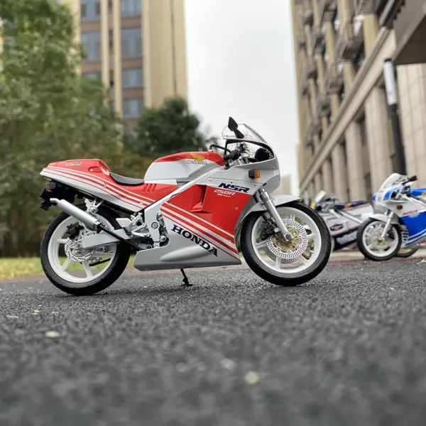 Diecast Honda NSR 250R SP R4 Model Car - Image 3
