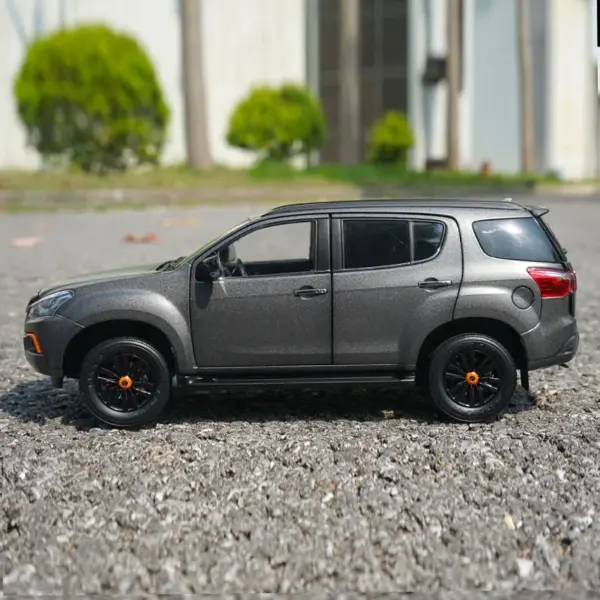 1:18 ISUZU MU-X Alloy Off-road Vehicle Model - Image 3