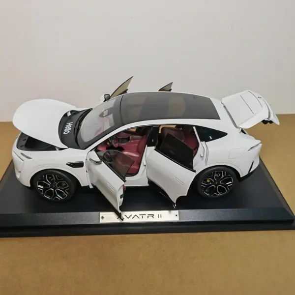 AVATR 11 Diecast 1:18 Scale SUV Collectible - Image 4
