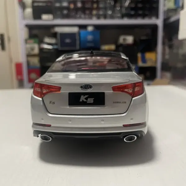 KIA K5 Sedan 2011 Die-cast Model 1:18 Scale - Image 3