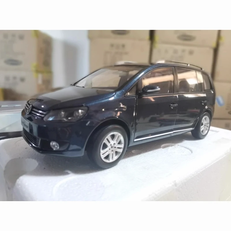 Die Cast 1/18 Touran MPV Model Collection 2 Die Cast 1/18 Touran MPV Model Collection - Image 2