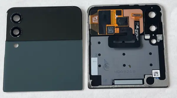 Samsung Z Flip 3 F711 LCD Outer Top Cover Replacement - Image 12