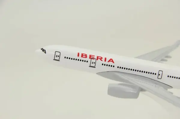 Iberia A330 Diecast 1/400 Scale Model - Image 2