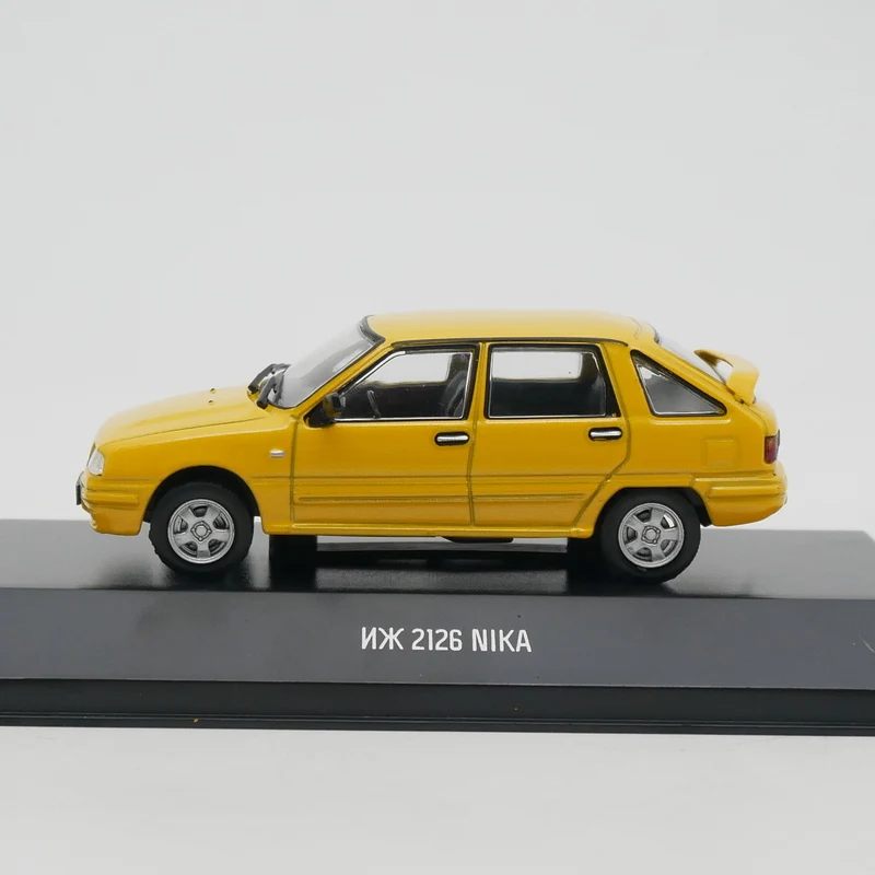 IXO 1:43 IZH 2126 Nika Diecast Model Car 2 IXO 1:43 IZH 2126 Nika Diecast Model Car - Image 2