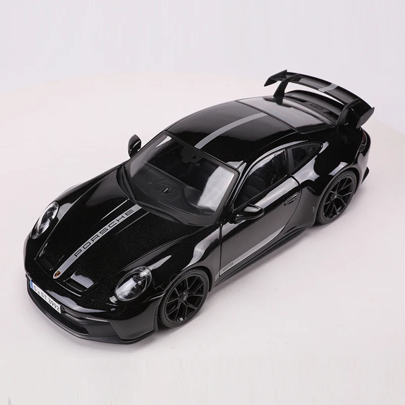 Maisto 1:18 Porsche 911 GT3 Die-Cast Car Model 7 Maisto 1:18 Porsche 911 GT3 Die-Cast Car Model - Image 7