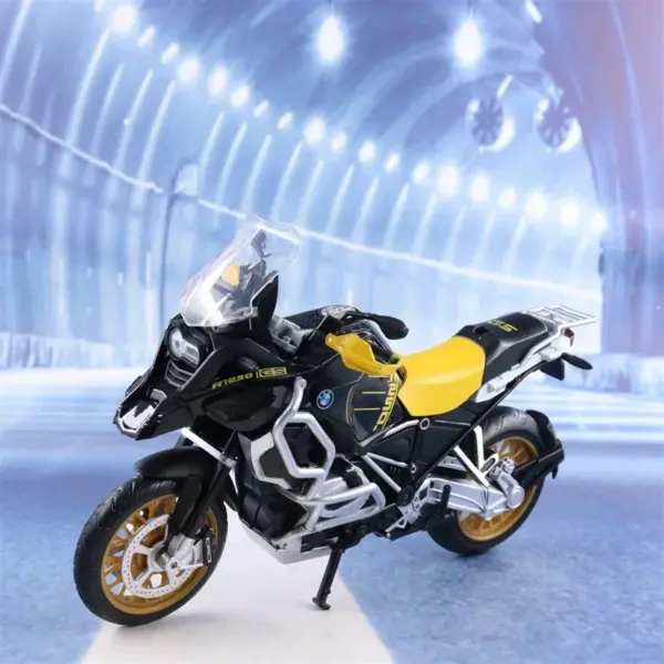 1:12 BMW R1250 GS Diecast Motorcycle Model - Image 8