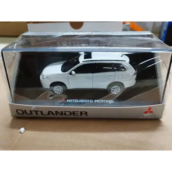 1/43 WELLY Outlander Alloy Sedan Model - Image 4