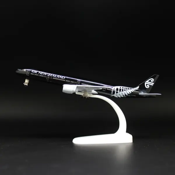 8 Inch Diecast Boeing 747 Airplane Model - Image 13