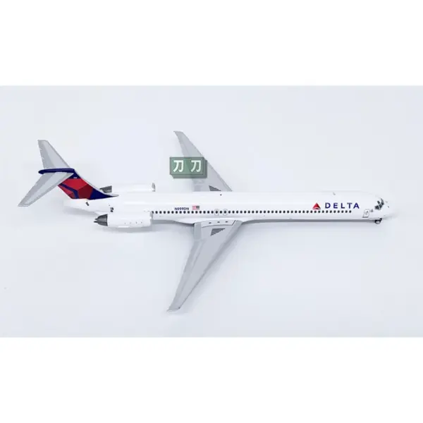 Delta Air Lines MD-88 Diecast Model 1/400 - Image 2