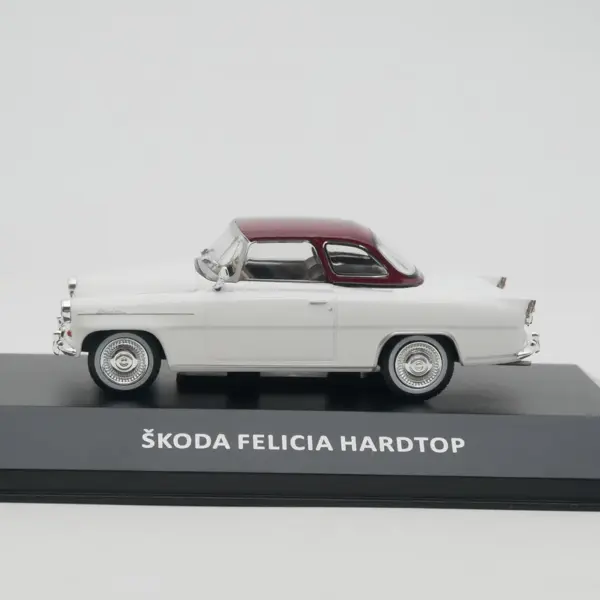 Ixo 1:43 Skoda Felicia Hardtop Diecast Car - Image 2