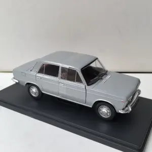 Diecast 1:24 FIAT 125 SPECIAL Car Model Collectible 9 Se213e9285ab44bc9b220fc7939a708e2q