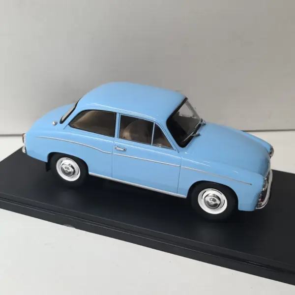 Diecast 1:24 SYRENA 105 Car Model Collectible - Image 4