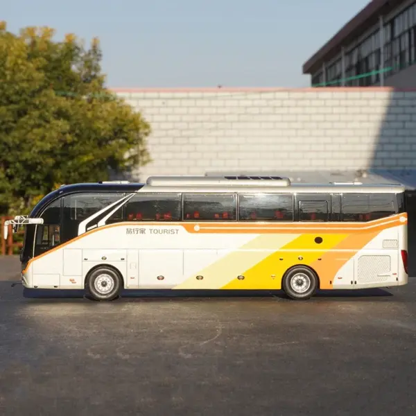 Diecast Jinlong Higer Bus Model 1:42 Scale - Image 3