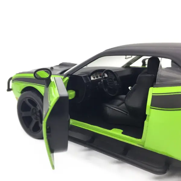 WELLY 1:24 Dodge Challenger SRT8 Diecast Model - Image 3