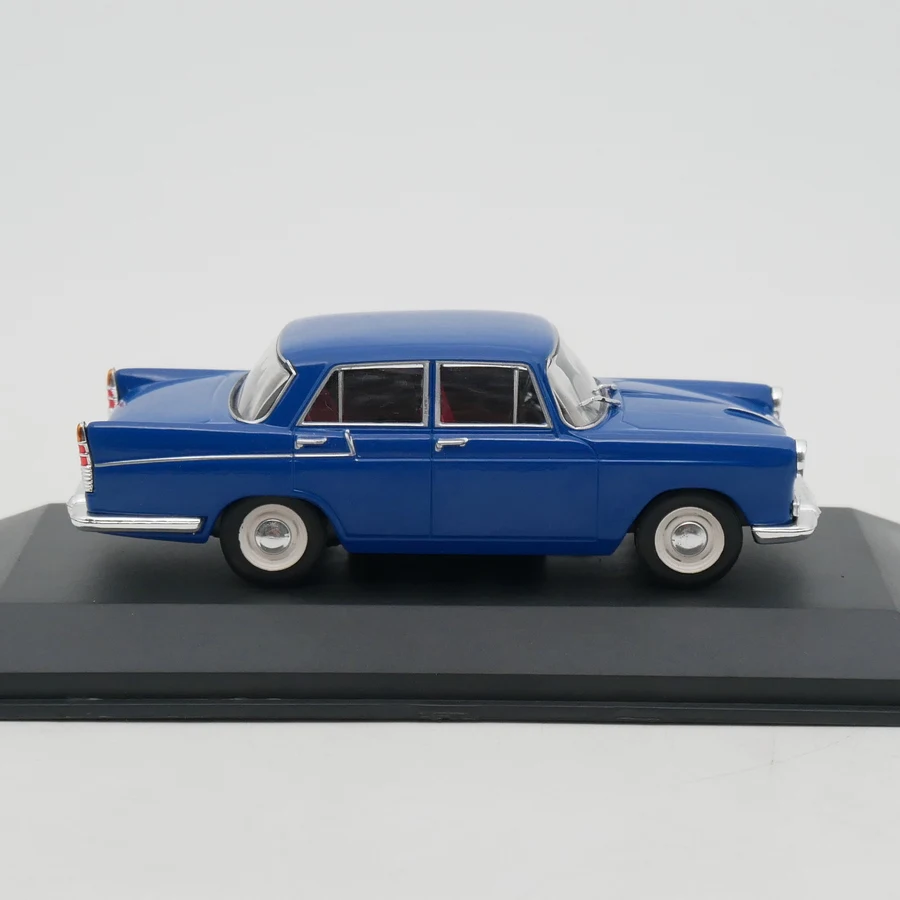 IXO 1:43 Austin Cambridge 1960 Diecast Car Model 3 IXO 1:43 Austin Cambridge 1960 Diecast Car Model - Image 3